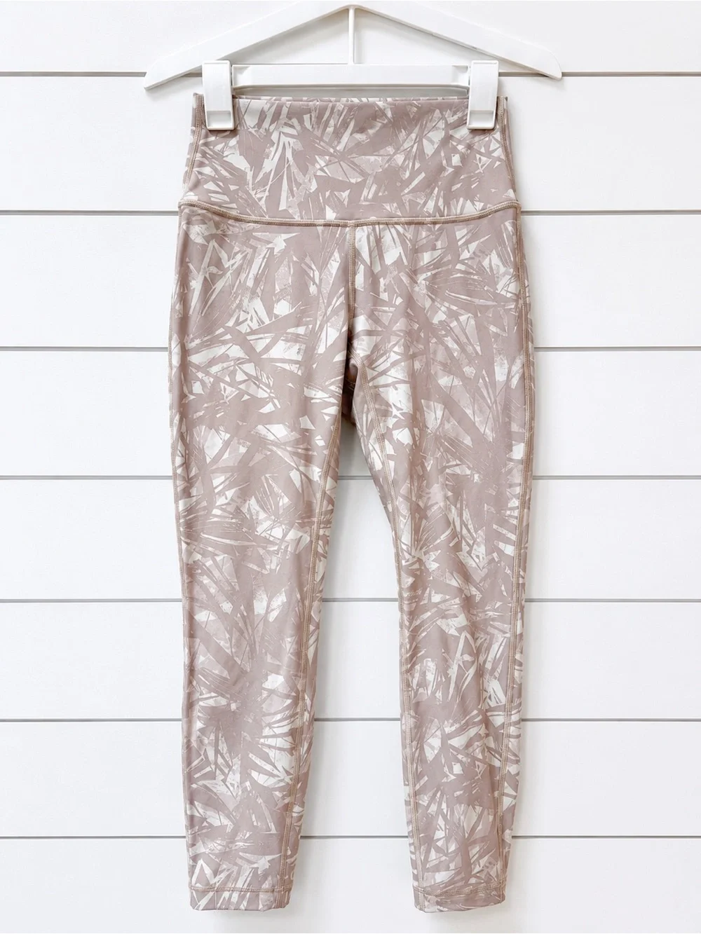 Lululemon Wunder Under HR 25” Luxtreme Shadow Leaf Light Ivory Muse Sz 6 NWOT